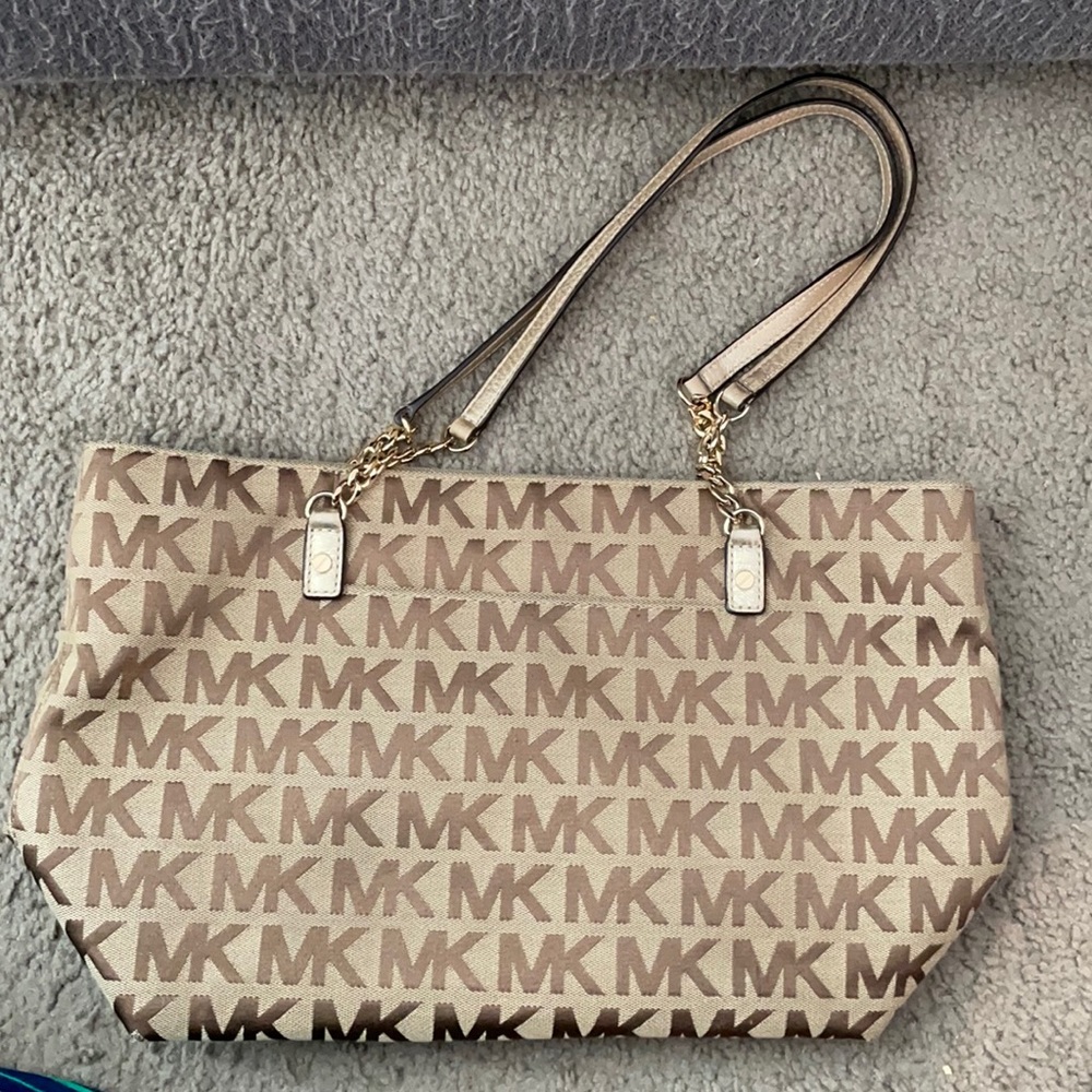 Michael Kors handbag tote style
